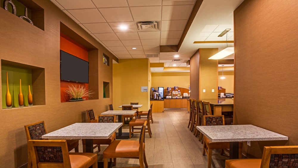 Holiday Inn Express Hotel and Suites Fort Lauderdale Airport South 26/34