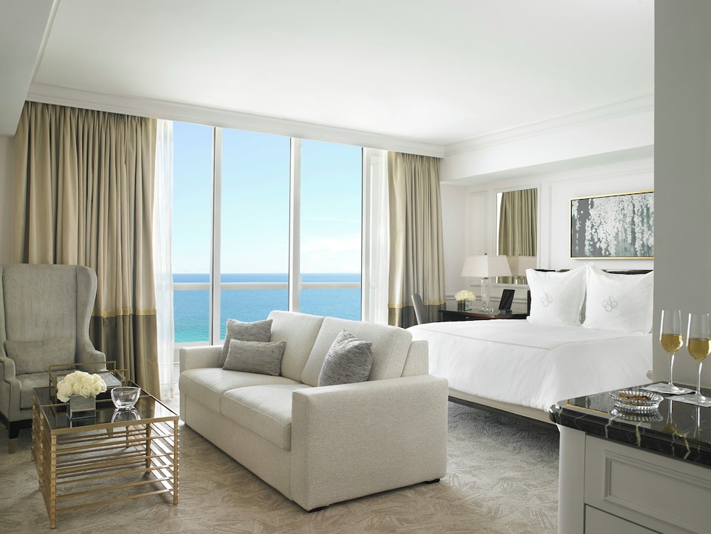 Room, King Bed, Ocean Front