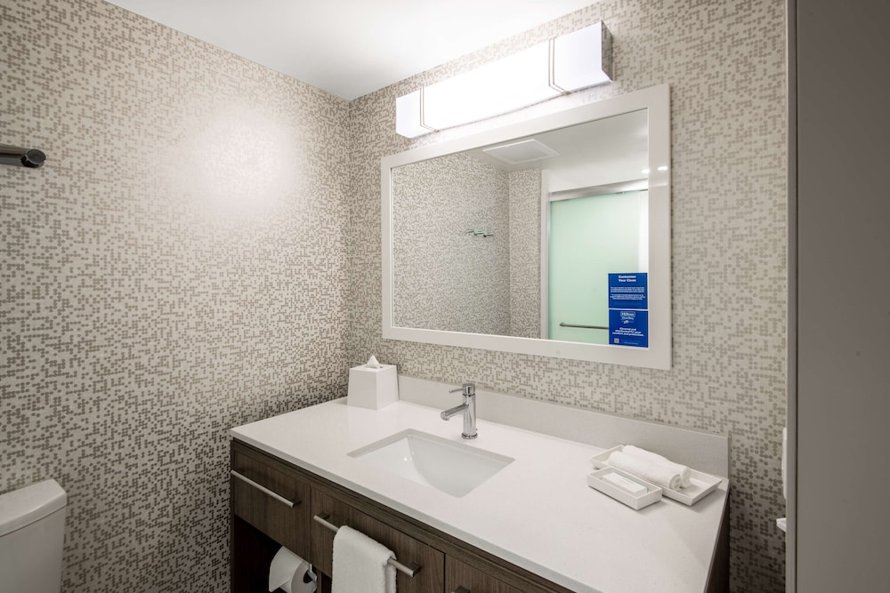 Home2 Suites By Hilton Phoenix Airport North 15/47