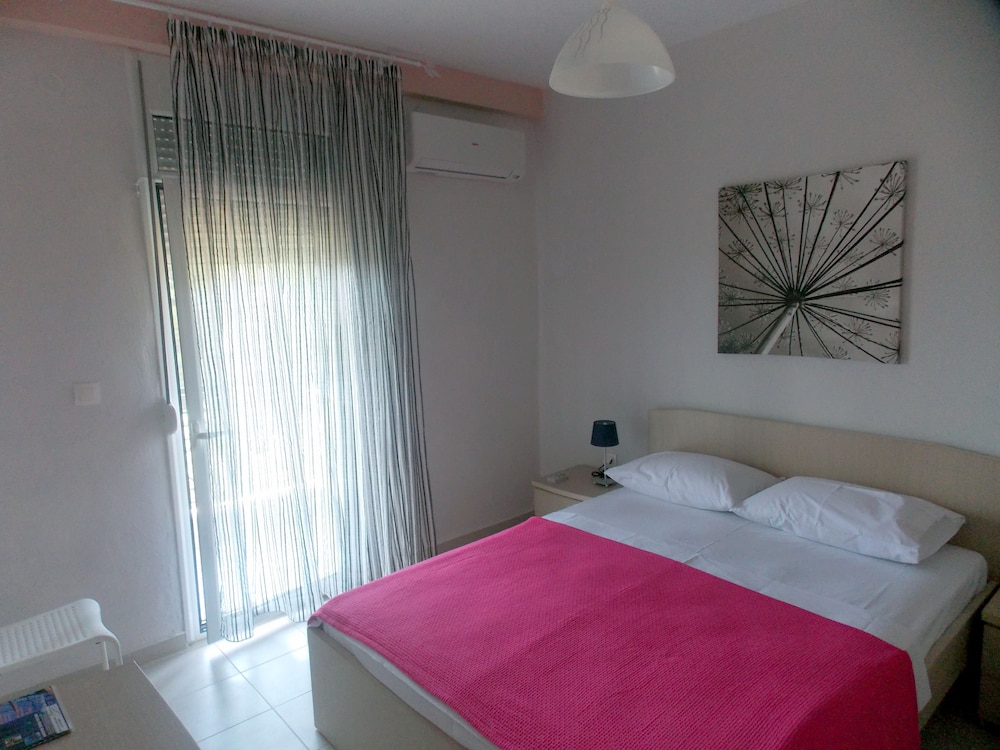 Nikos Apartments 5/33