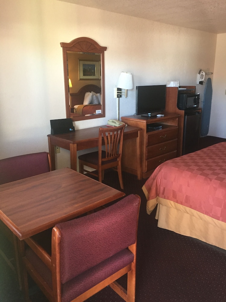 Travel Inn & Suite 11/37