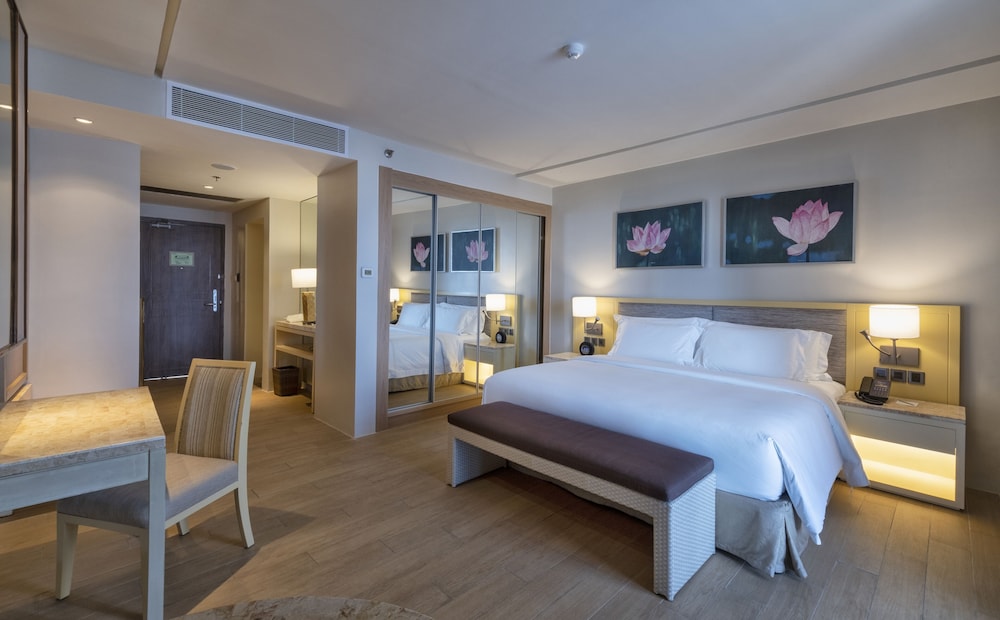 CLUB, KING BED