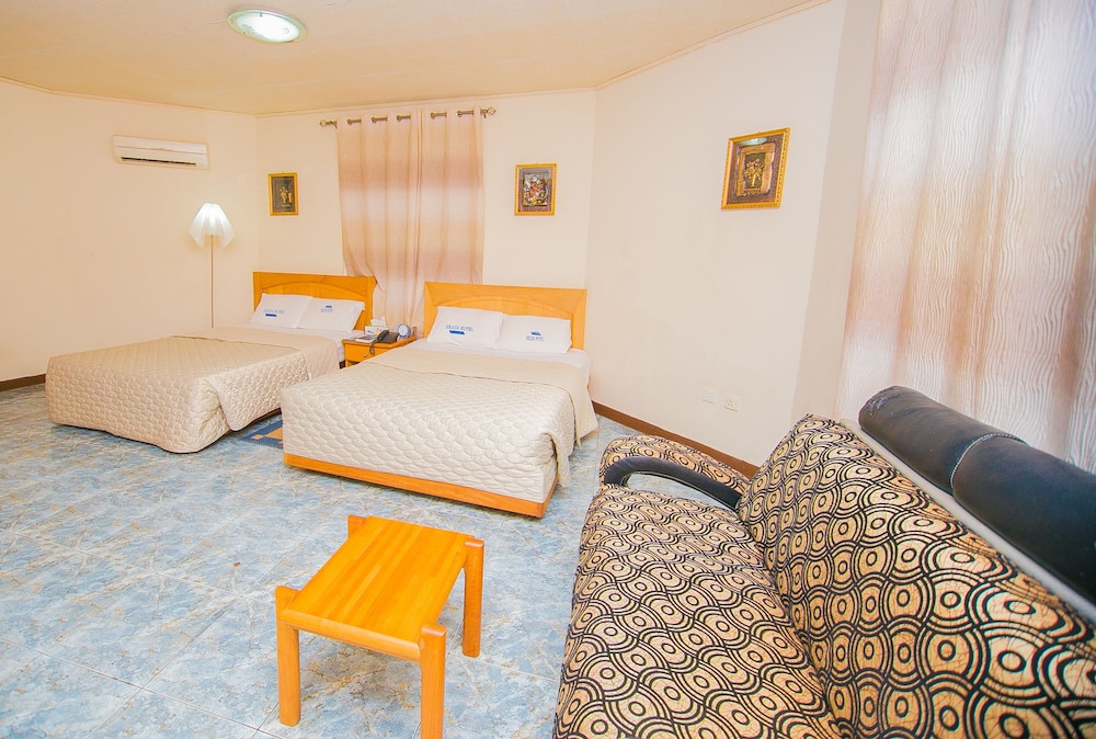 Erata Hotel 6/18
