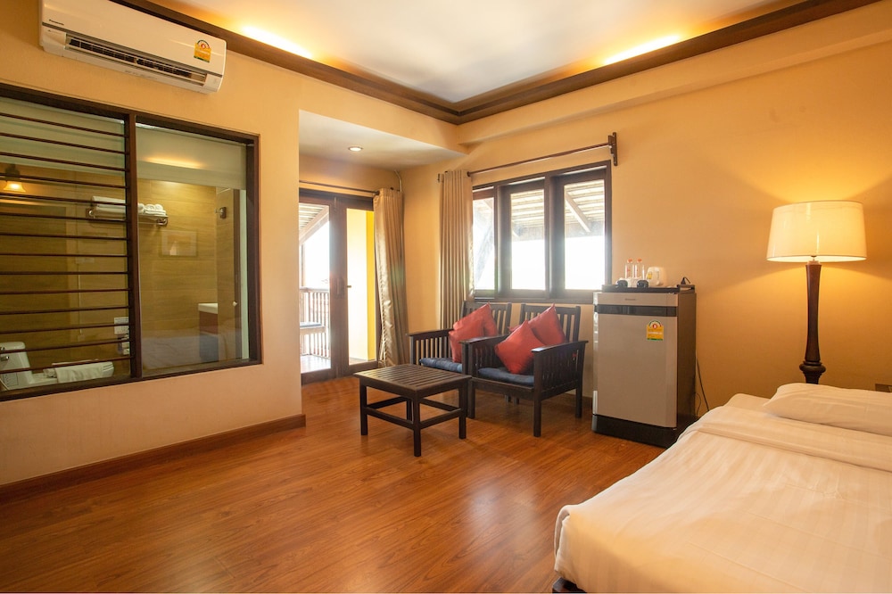 Nightbazaar Inn Hotel 40/48