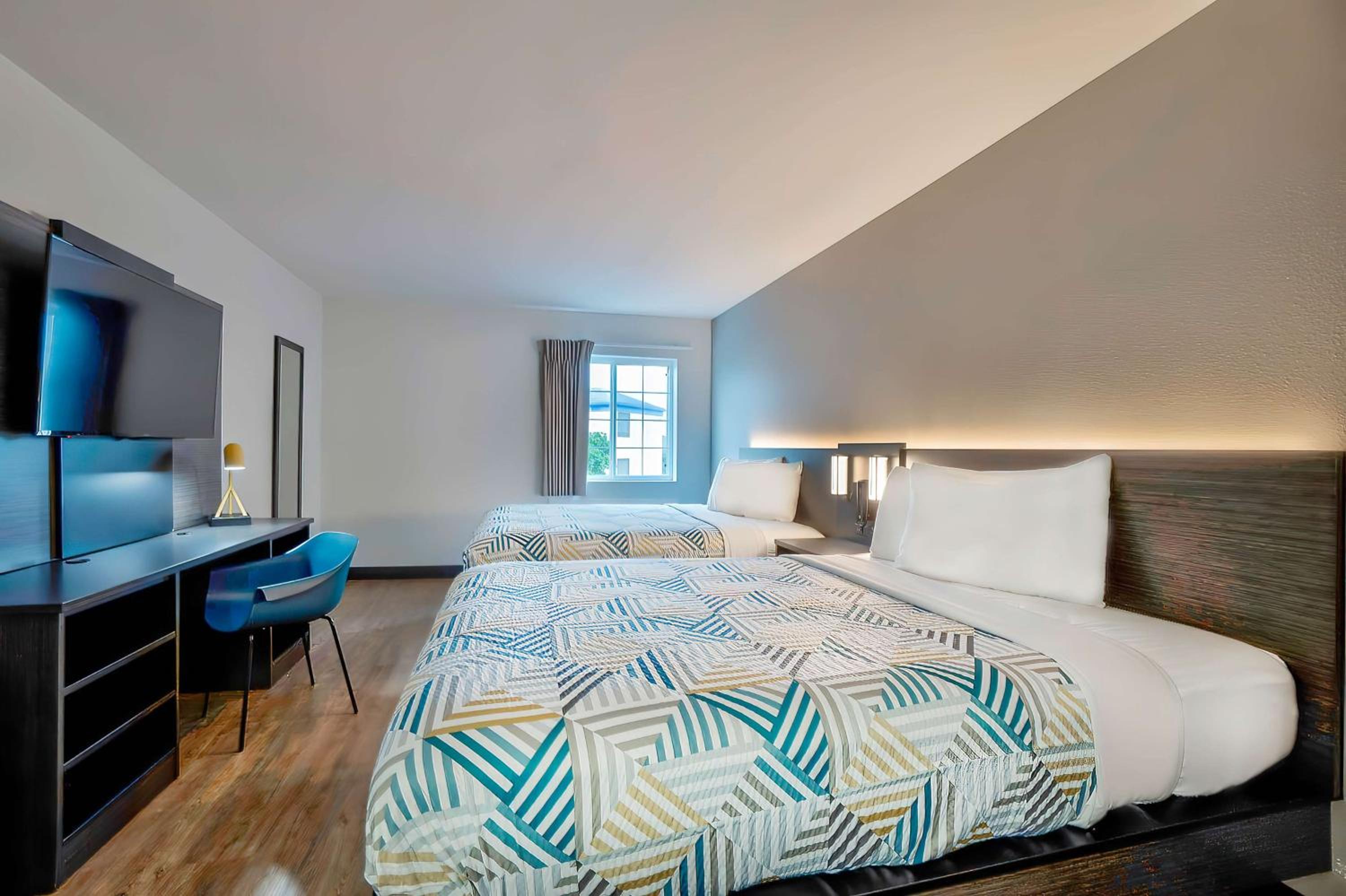 2 Queen Beds - Non-Smoking