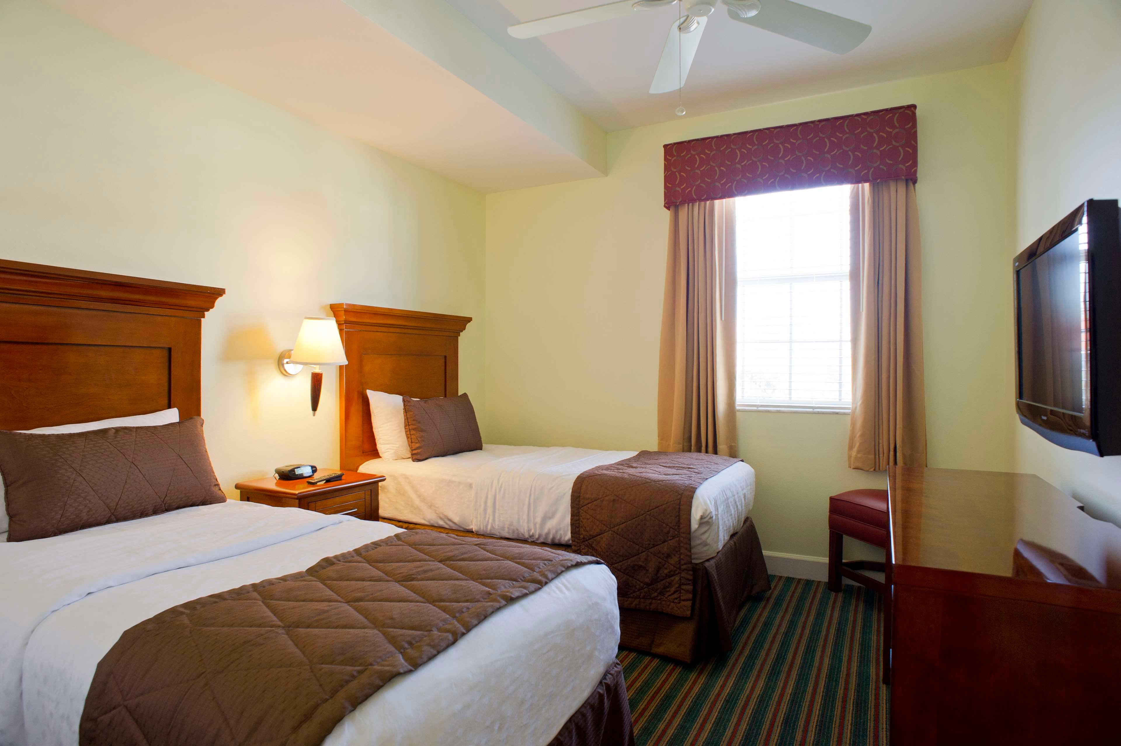 2 BEDROOMS, SUITE, TWIN BEDS, KING BED, ACCESSIBLE
