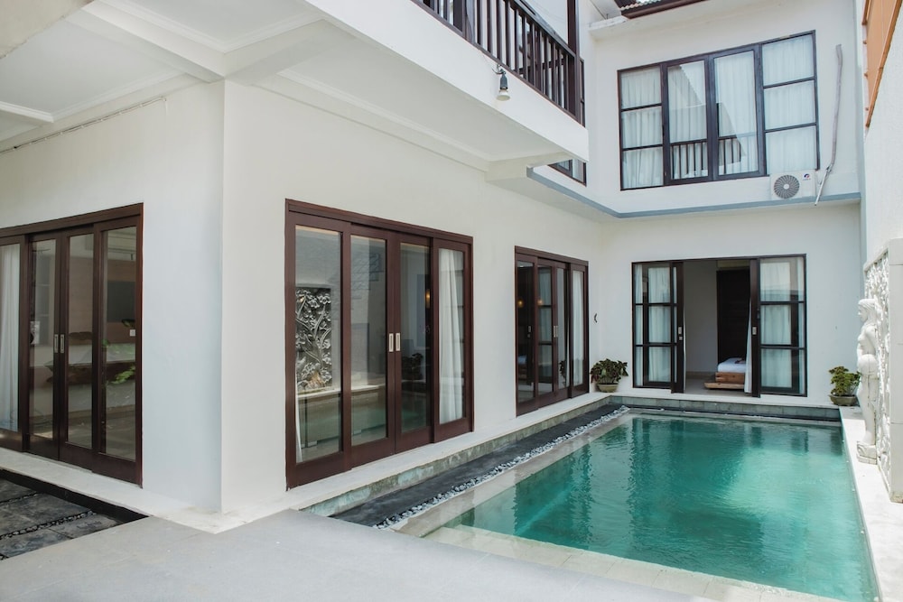 White Lotus Villa 24/50