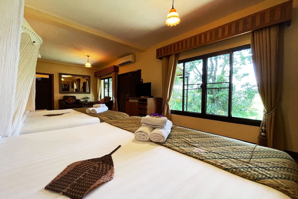 جناح بسريرين كينج بإطلالة على الحديقة