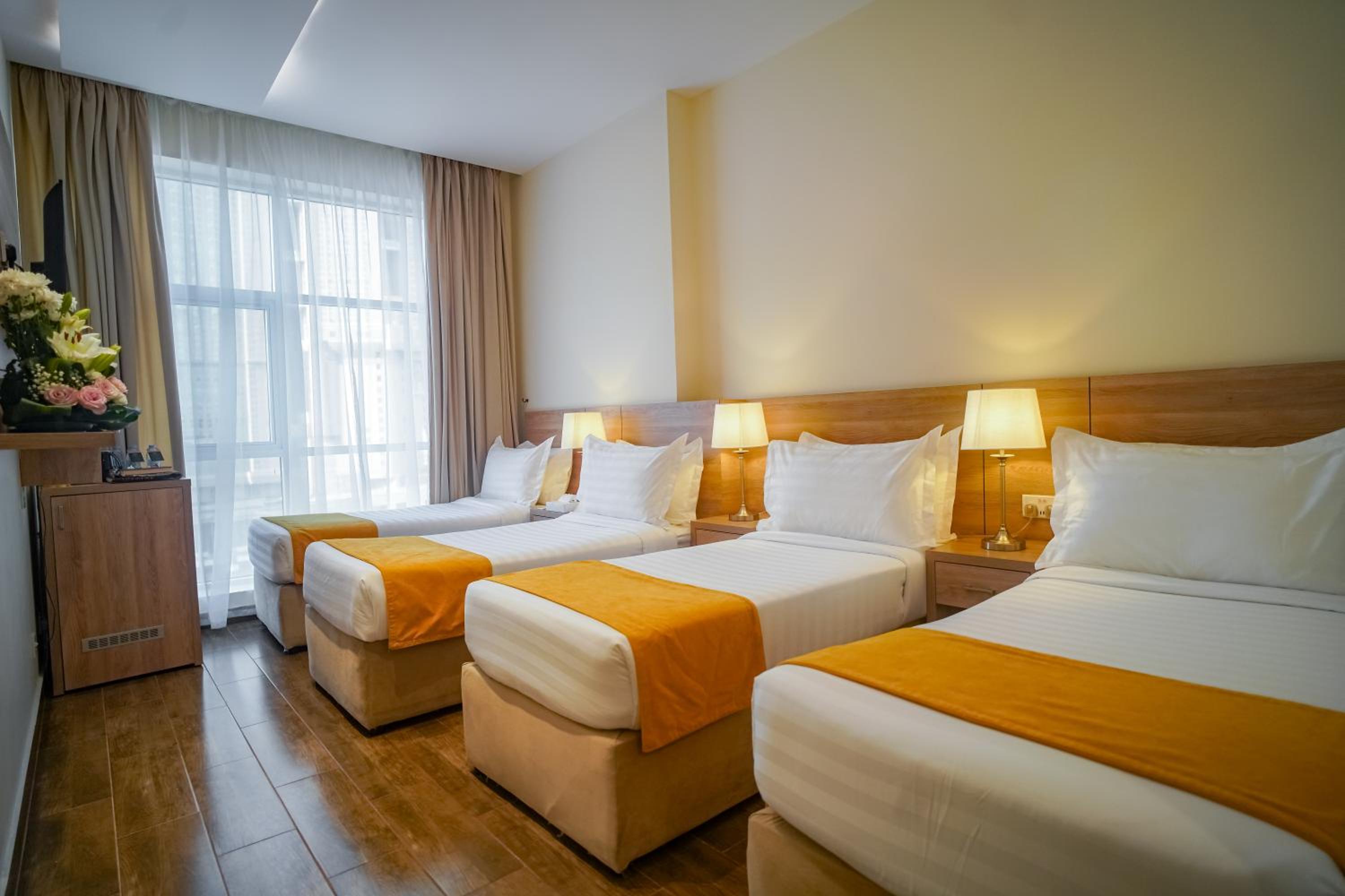 ROOM, QUADRUPLE