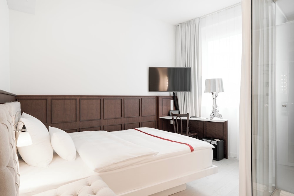 Ruby, Select, Queen Bed
