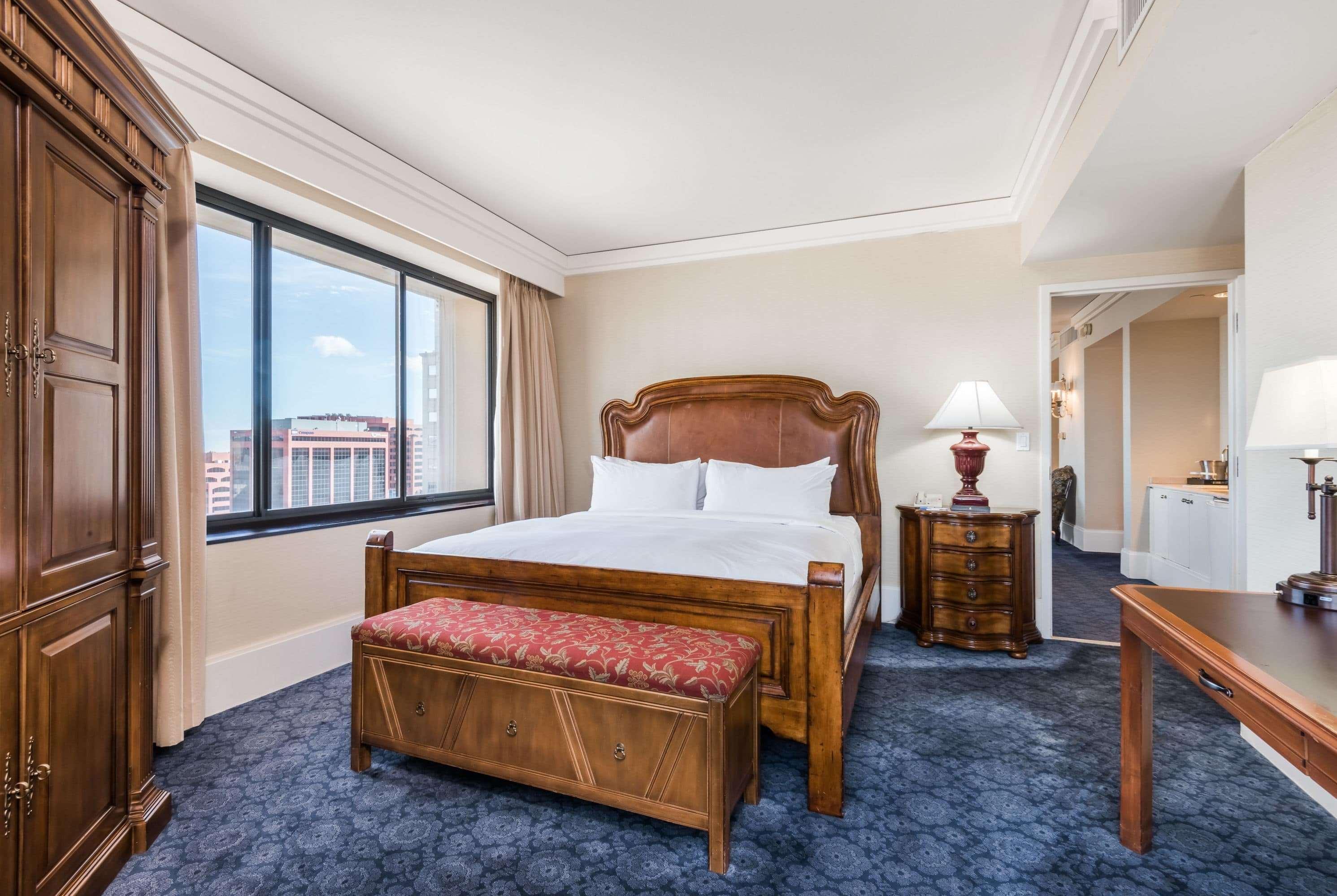 1 Bedroom, Governor, Suite, King Bed, Downtown View