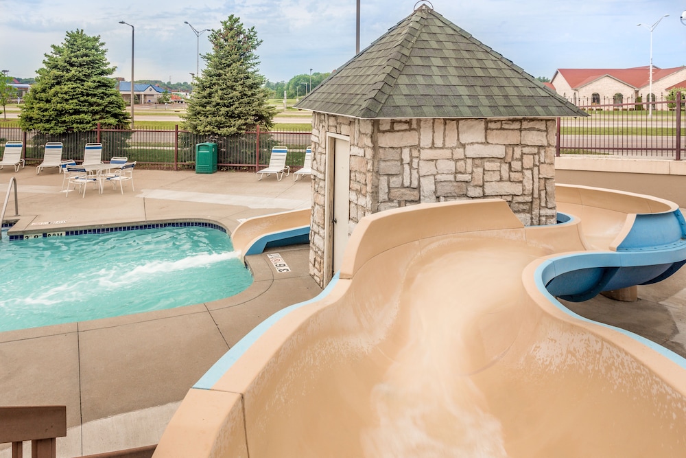 Holiday Inn Express Wisconsin Dells 57/69