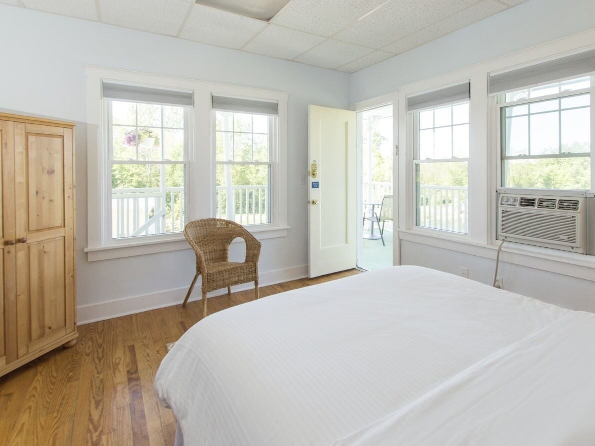 Beach House, Suite, 2 Queen Beds, Pool View, Private Bathroom