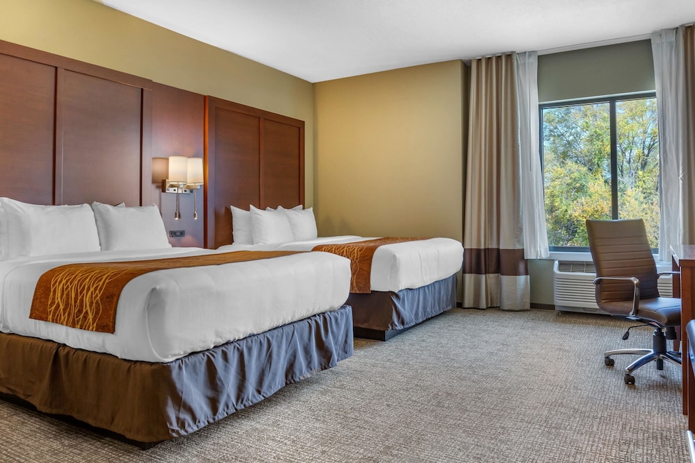 UPGRADE, SUITE, 2 QUEEN BEDS