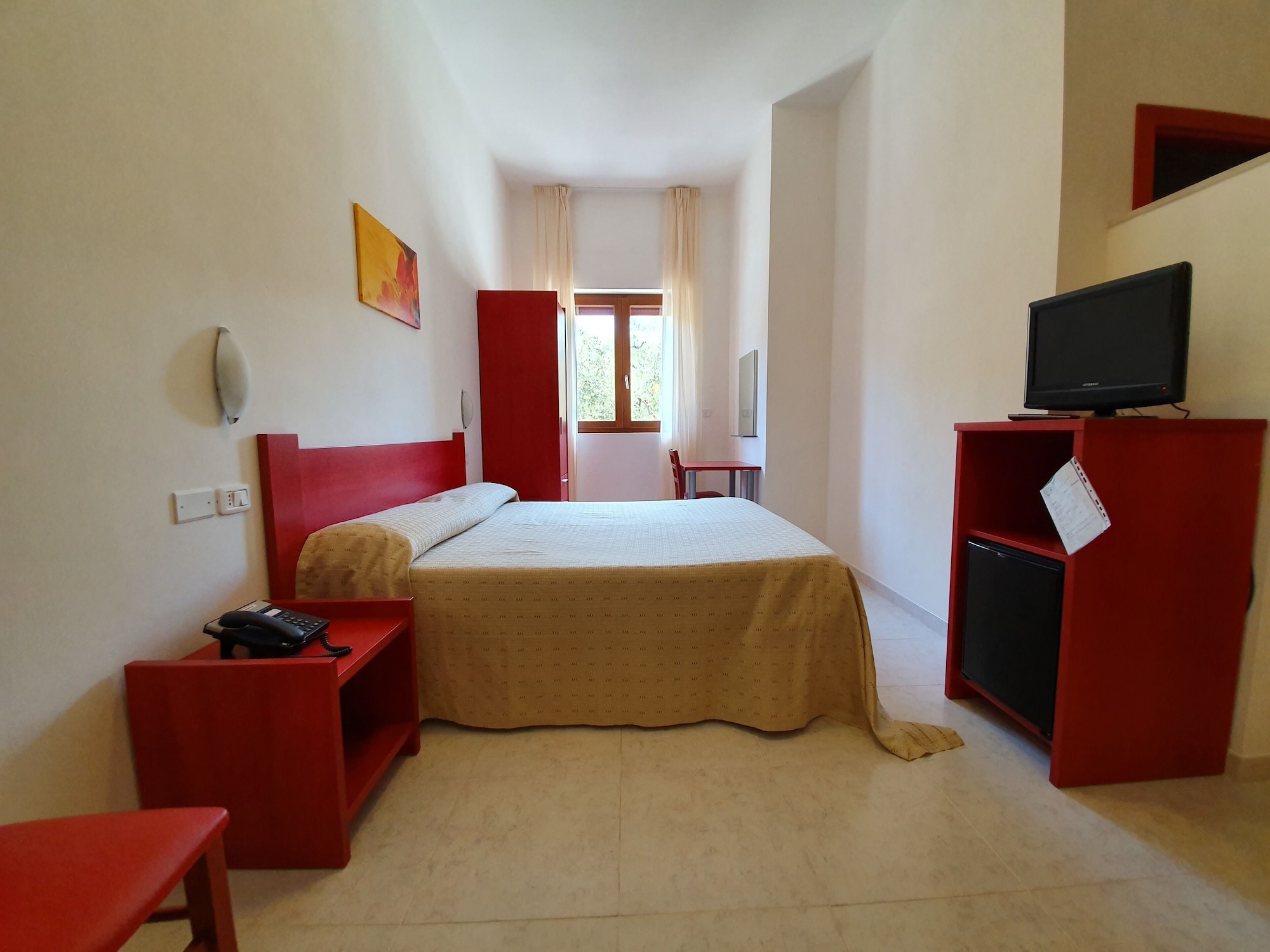 ROOM, DOUBLE BED