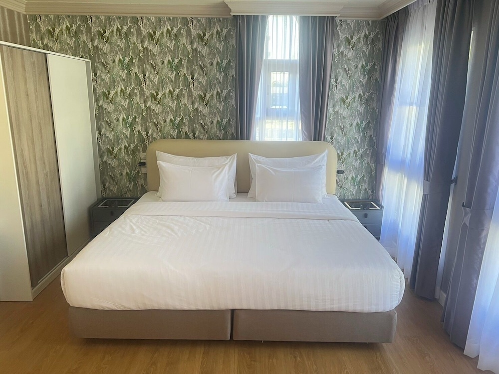 Skywalk, Suite, King Bed