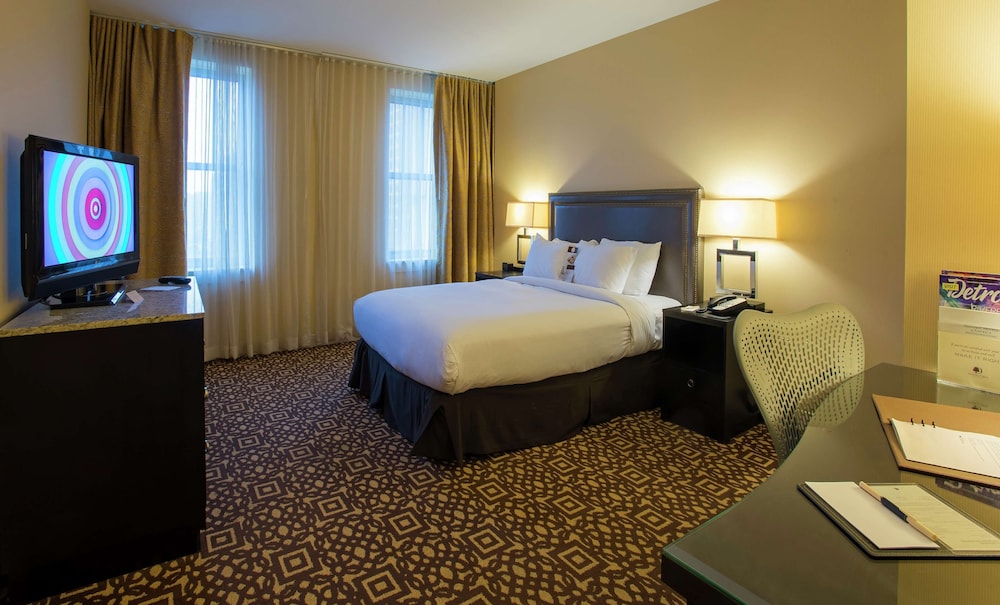 DoubleTree Suites by Hilton Detroit Downtown - Fort Shelby 10/59