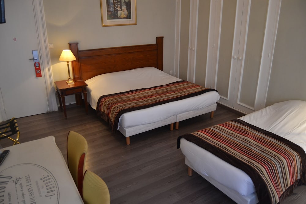 Brit Hotel Les Comtes de Champagne Centre Historique 20/50
