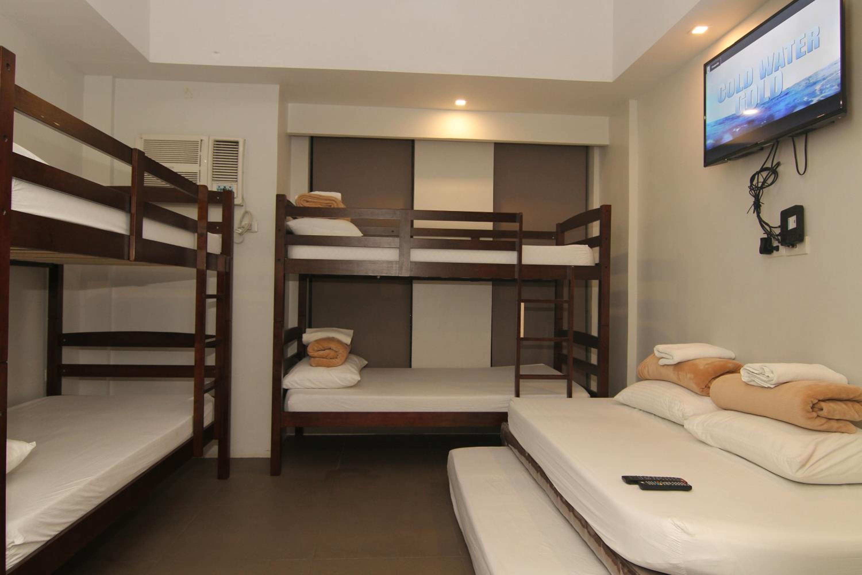 Room, Quintuple