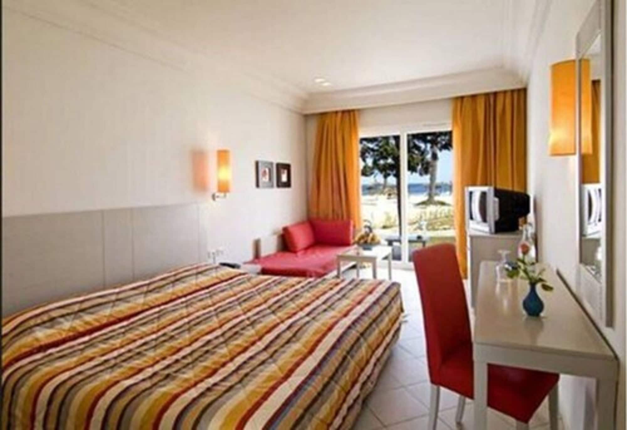 ROOM, SINGLE
