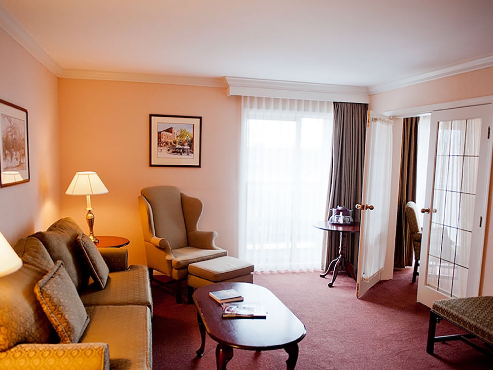 Grand Pacific Hotel 29/35