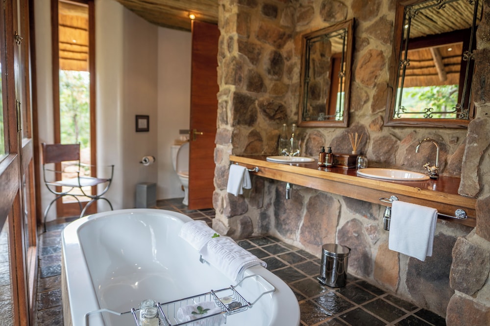 Ekuthuleni Lodge 50/50