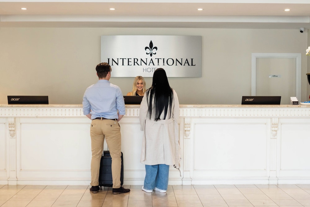 International Hotel Wagga Wagga 8/66