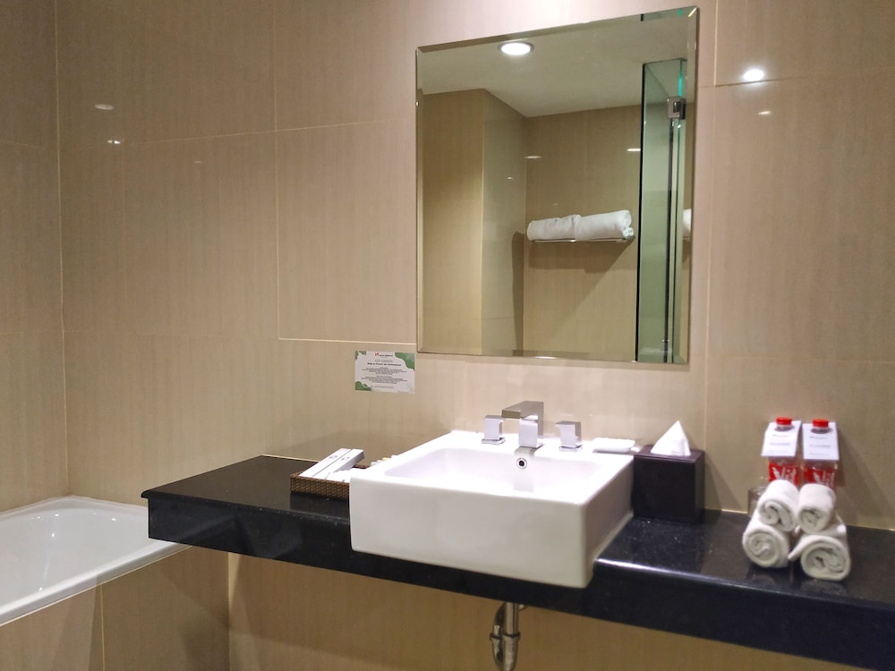 Swiss-Belhotel Waterfront Makassar 49/50