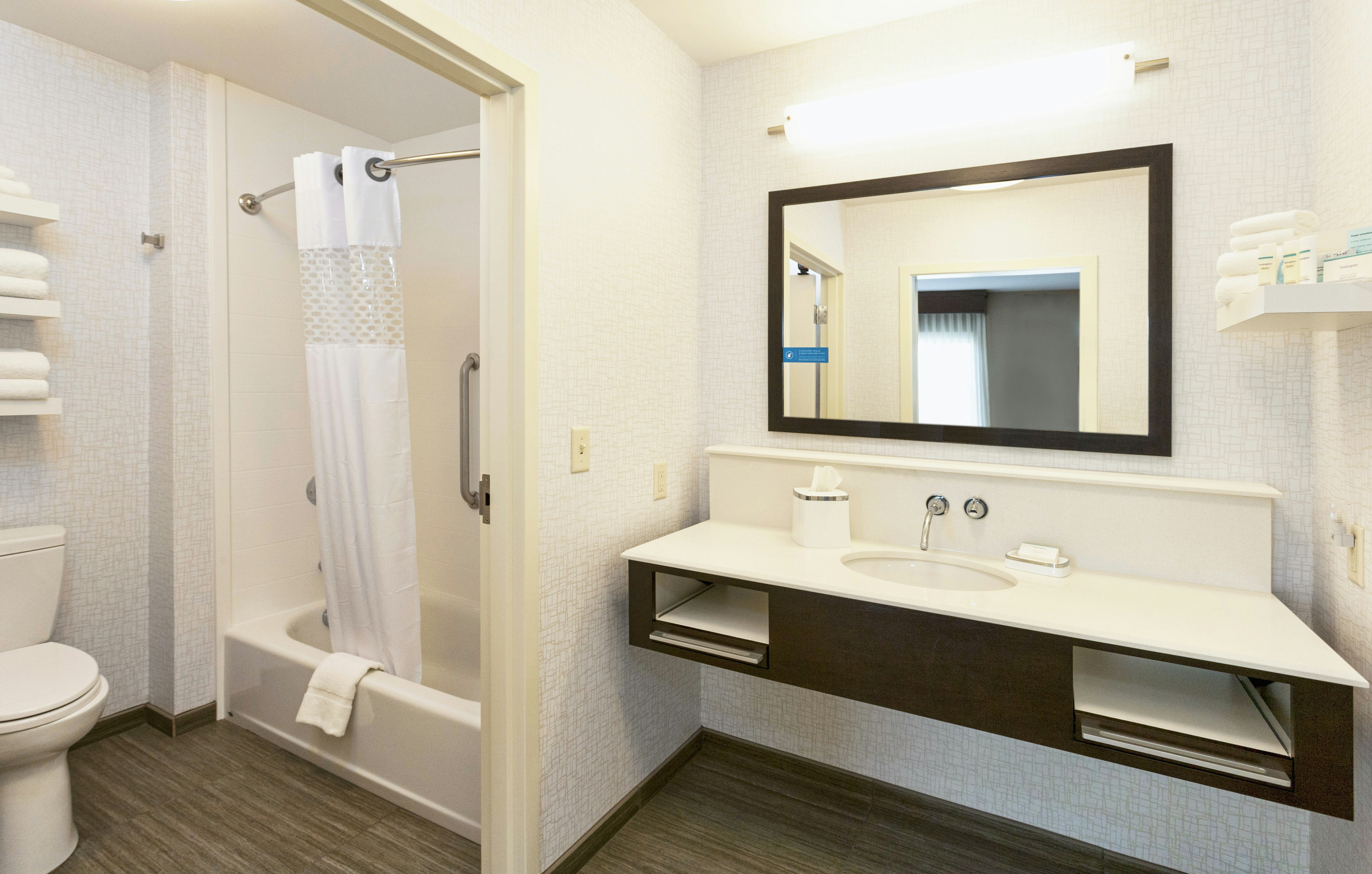 Hampton Inn & Suites Duluth North / Mall Area 45/45