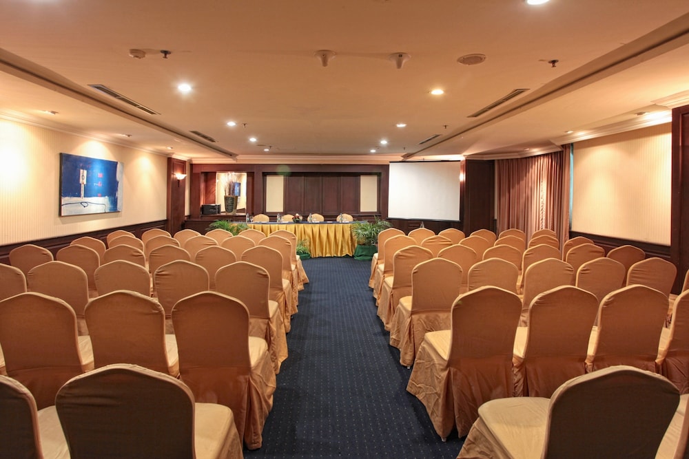 Grand Zuri Pekanbaru 30/45