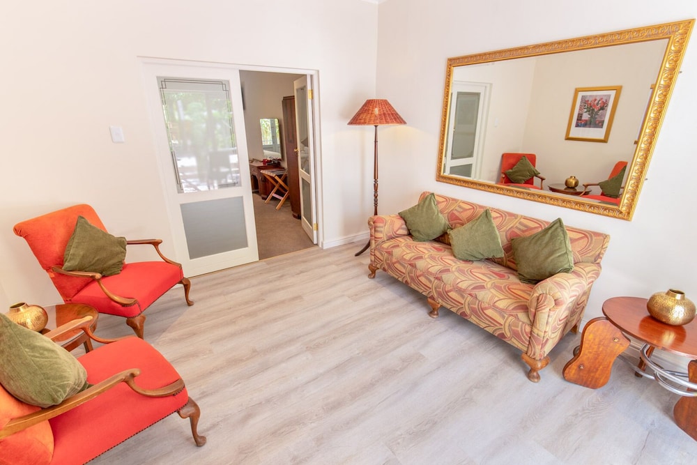 Montagu Country Hotel 49/89