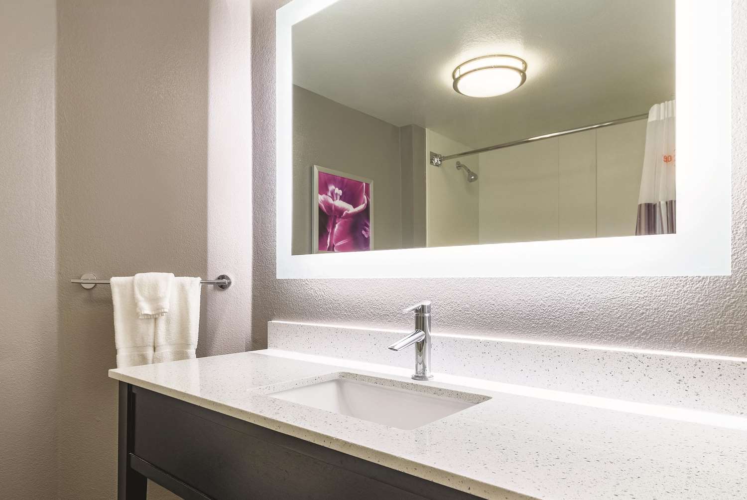 La Quinta Inn & Suites by Wyndham Alexandria Airport 47/48