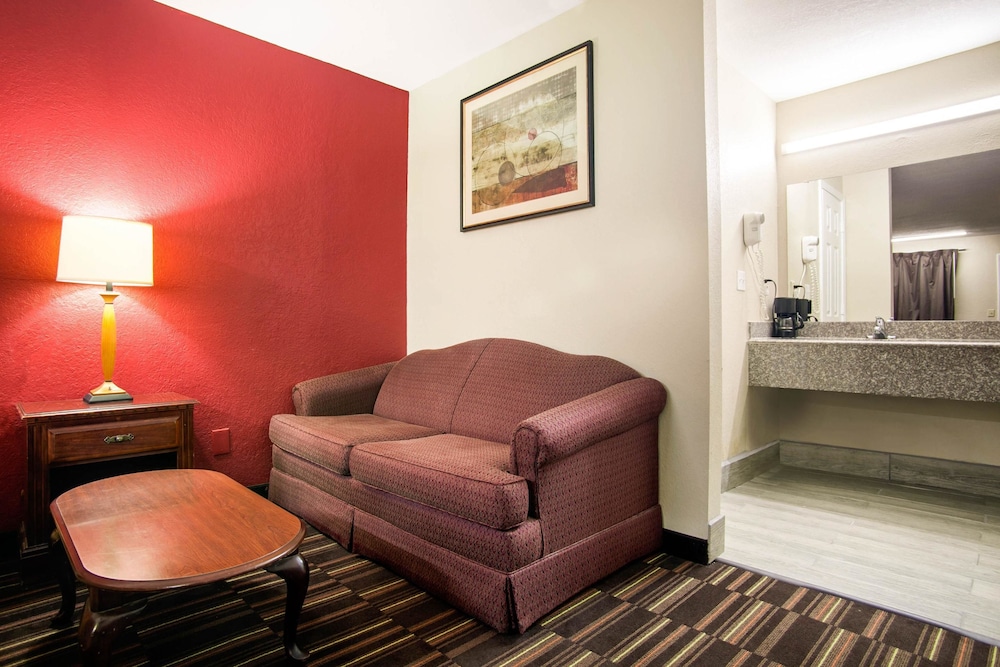 Rodeway Inn Pauls Valley 24/31