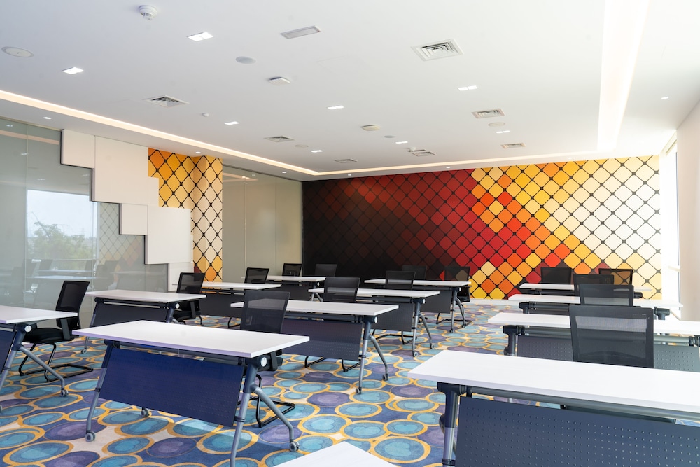 eStay Hotel by Jacobs 47/54