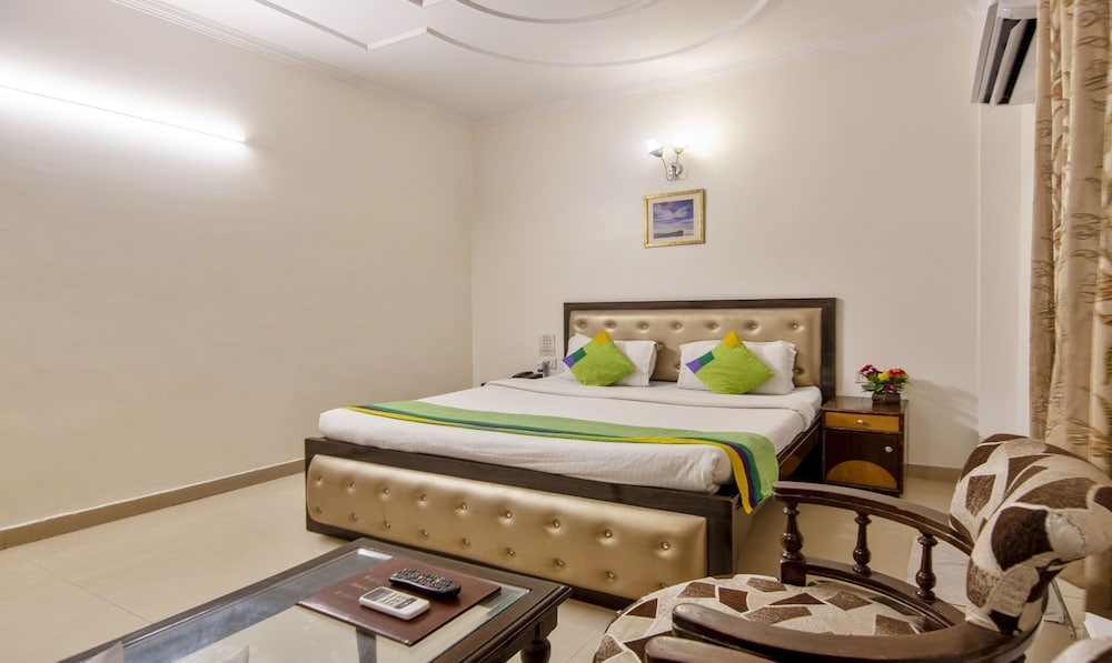 Hotel Paras International 27/49