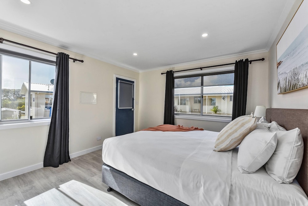 Lakeview Motel & Apartments 16/63