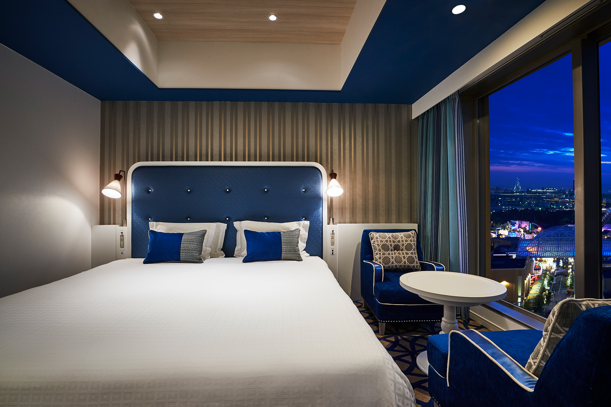 Aegae, Standard, King Bed