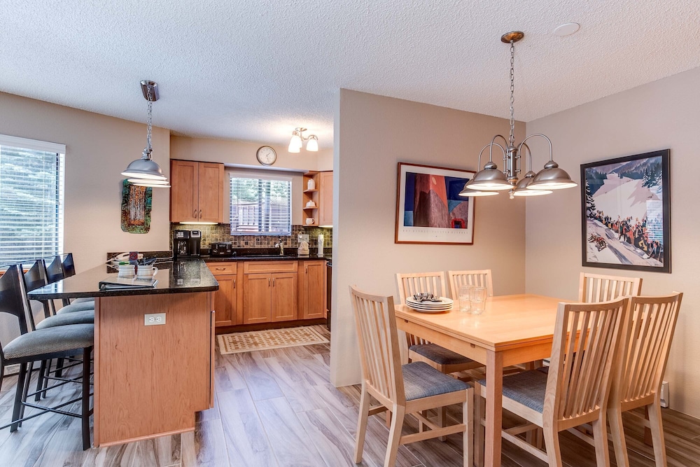 Pine Ridge Condominiums 34/50