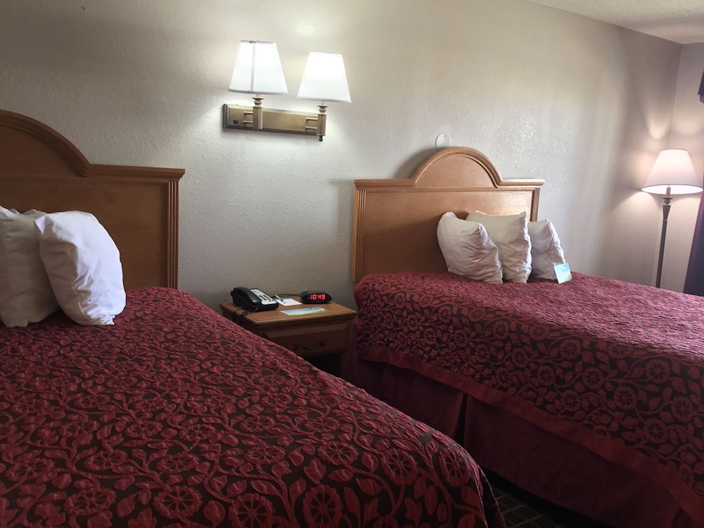 Days Inn By Wyndham San Antonio Interstate Hwy 35 North photo3