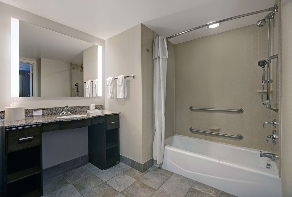 SUITE, KING BED, ACCESSIBLE