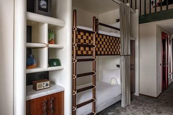 Mezzanine, Loft, Queen Bed, Sofa