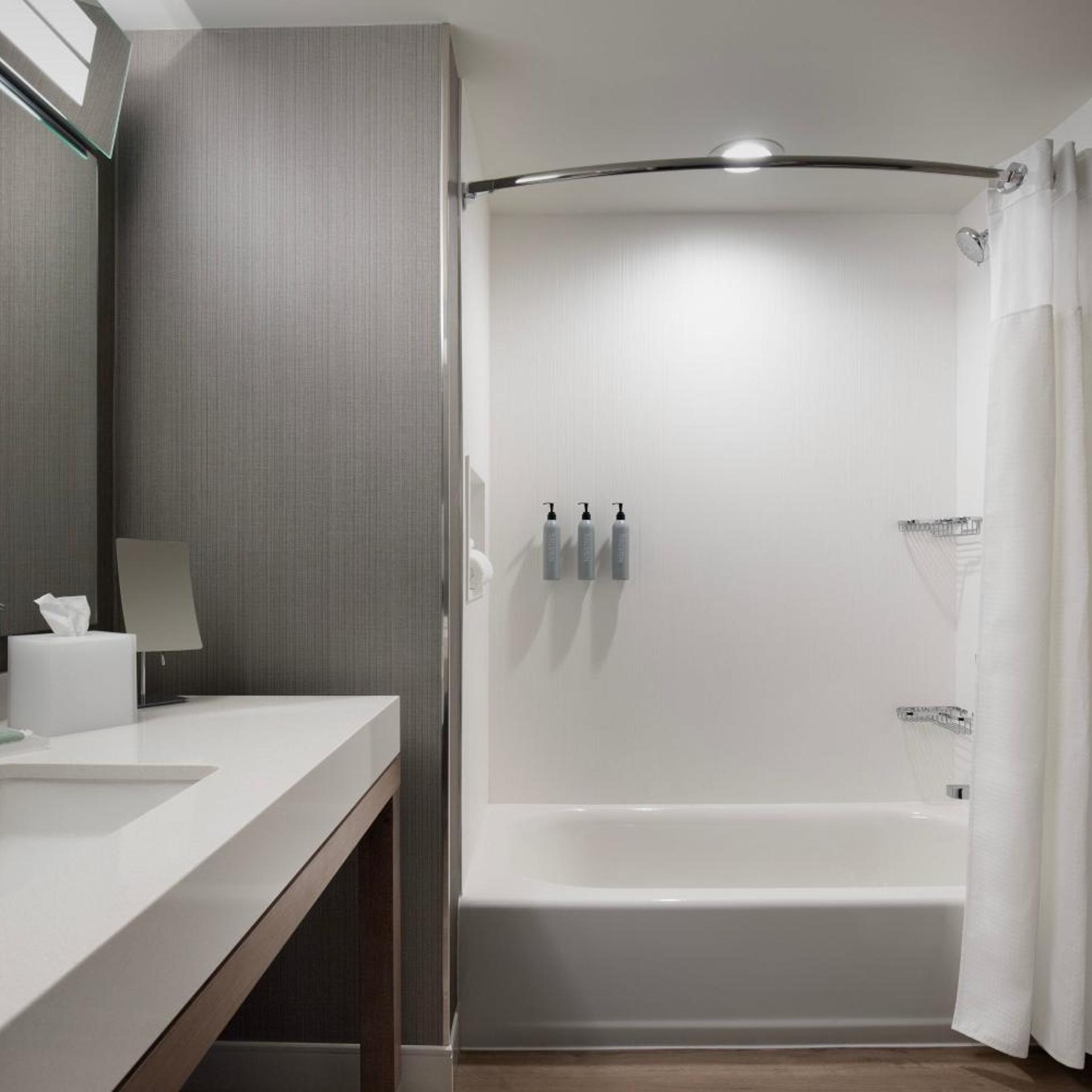 غرفة قياسية بسريرين كوين بإطلالة على المدينة، Courtyard By Marriott Nanaimo 9/10