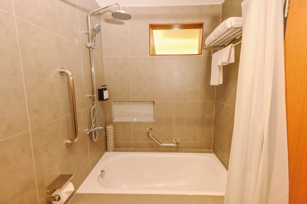 Sotogrande Hotel and Convention Center Batangas 36/38