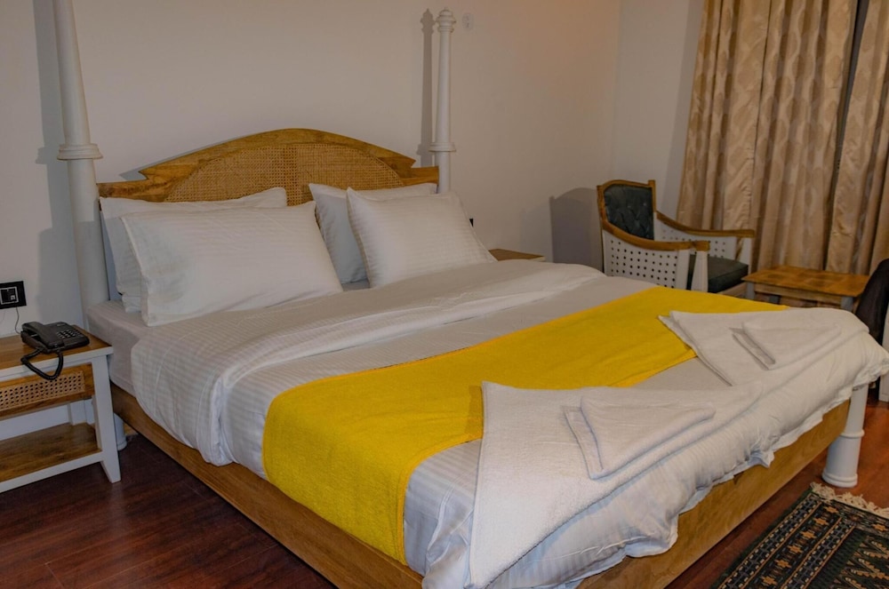 DELUXE, DOUBLE BED