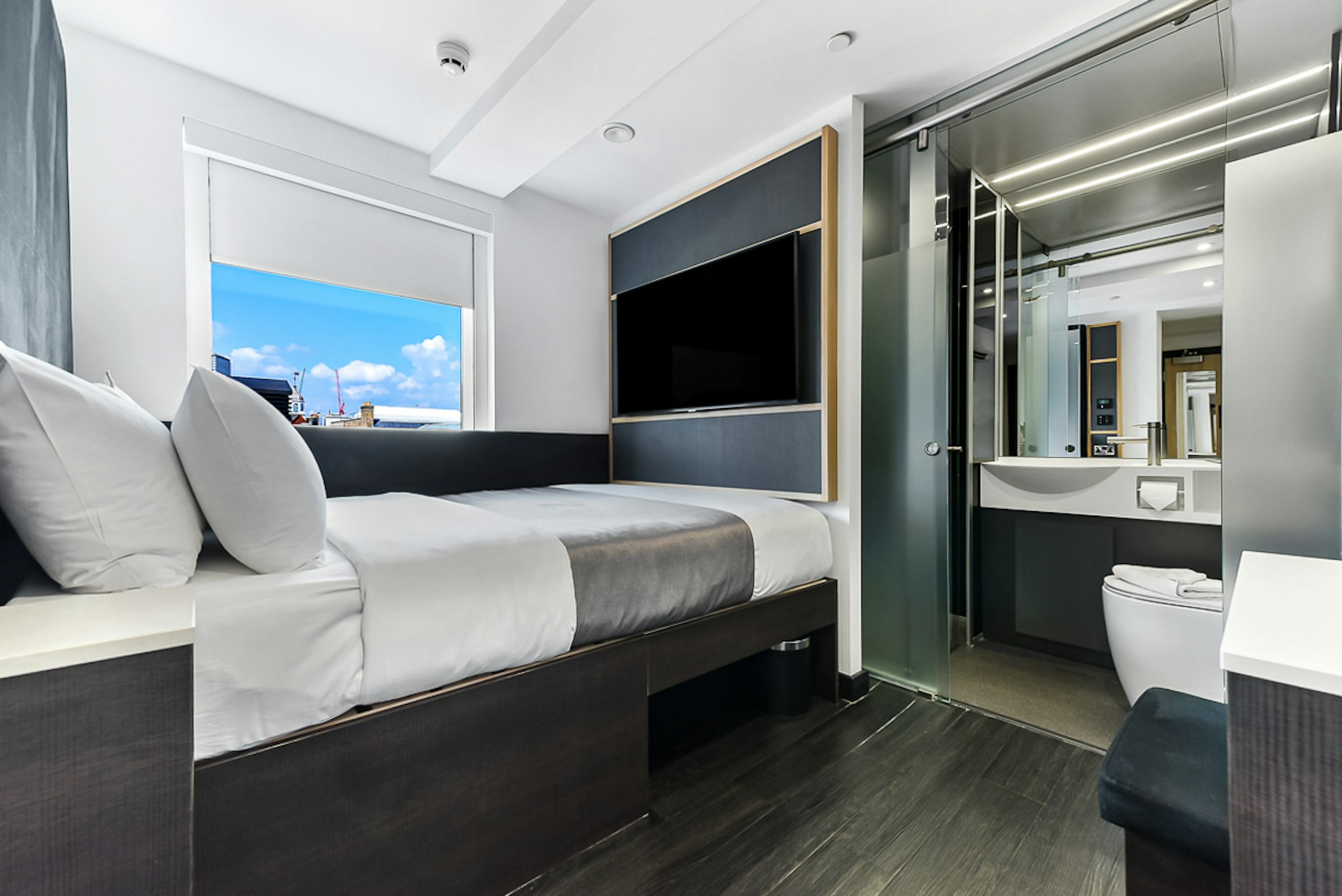 The Z Hotel Strand 12/25