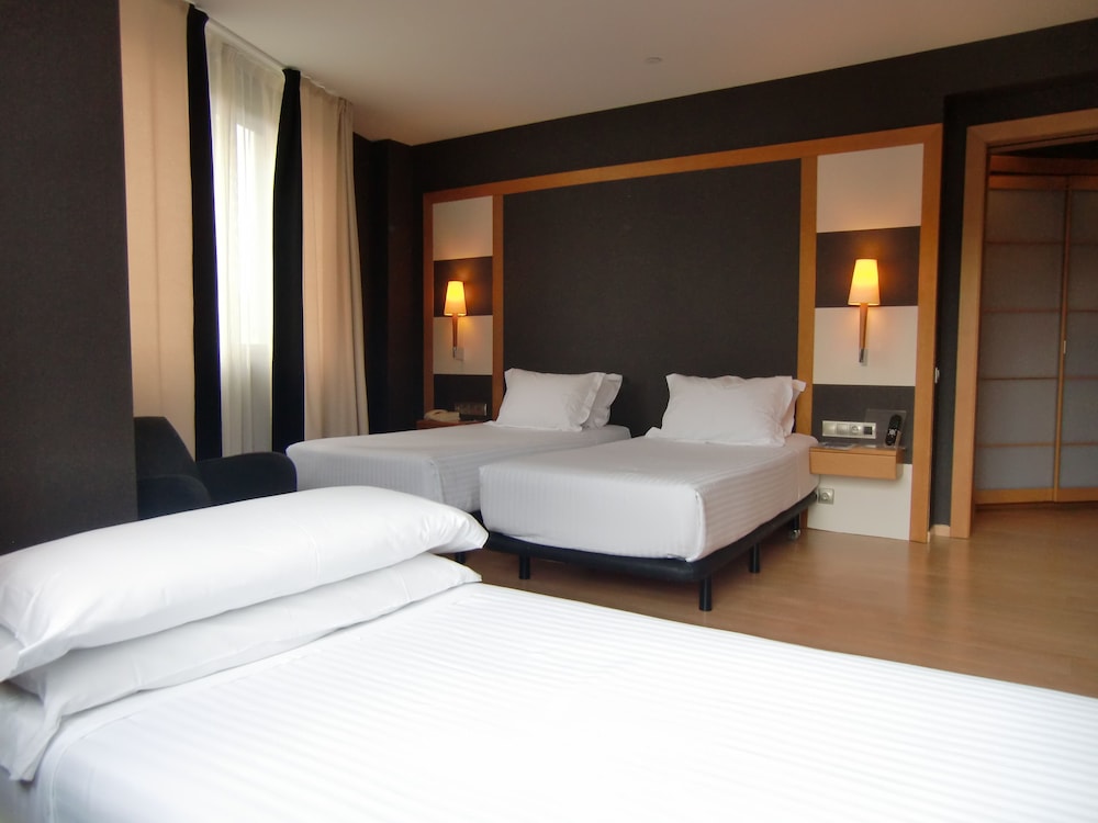 ROOM, TRIPLE