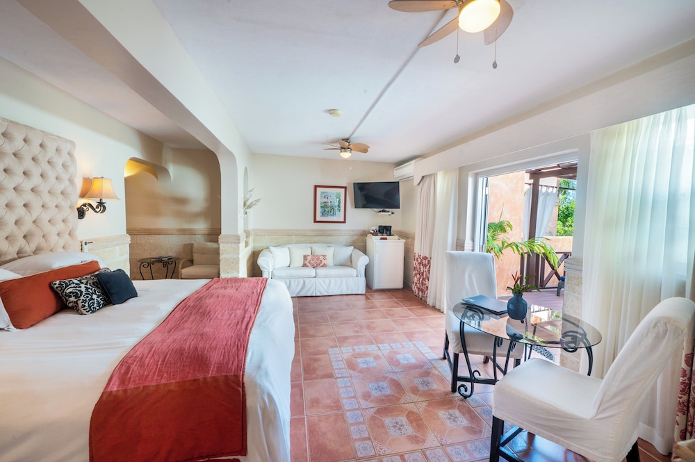 Junior Suite, Jetted Tub, Garden Area