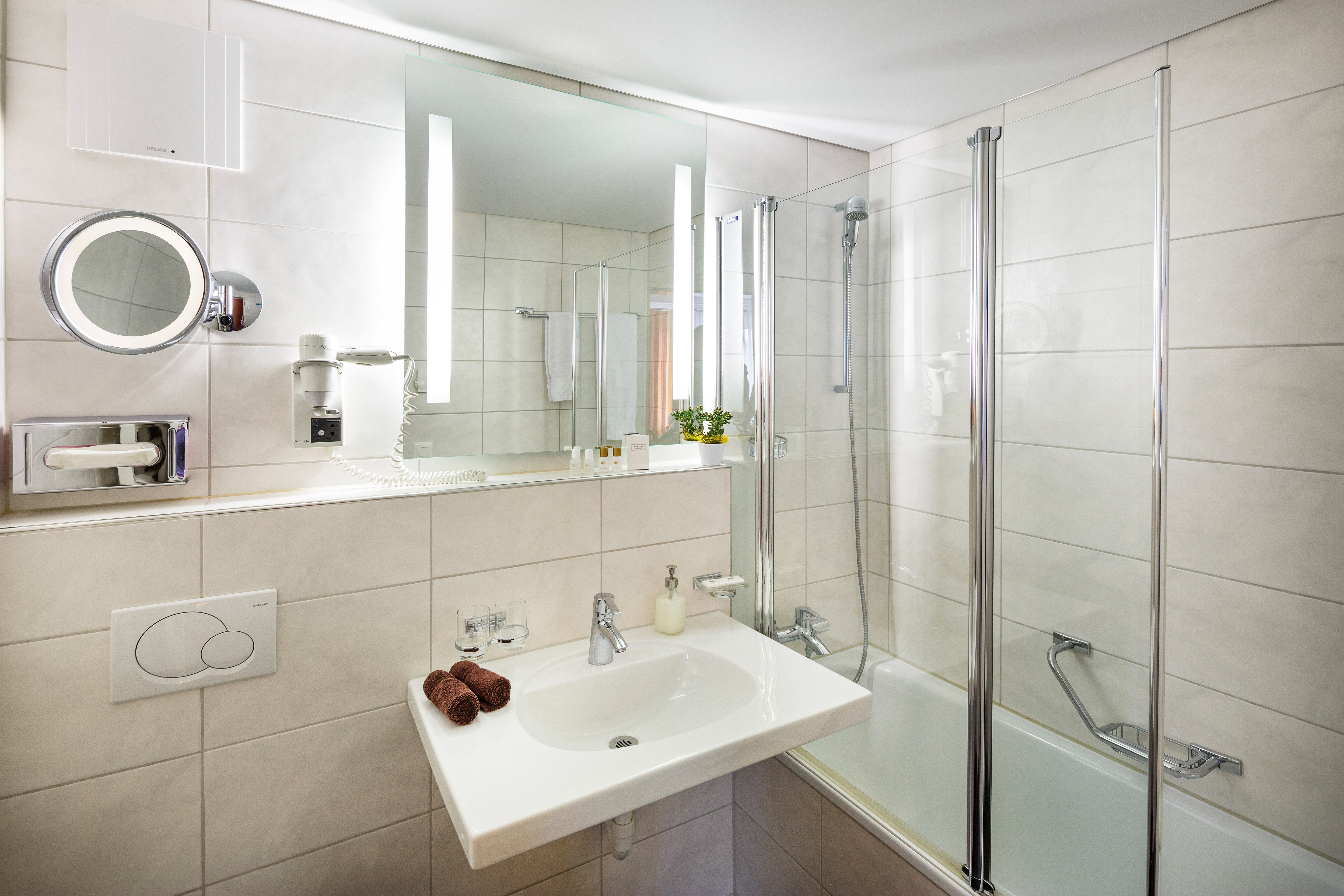 SEEMOWE SWISS QUALITY HOTEL 54/56