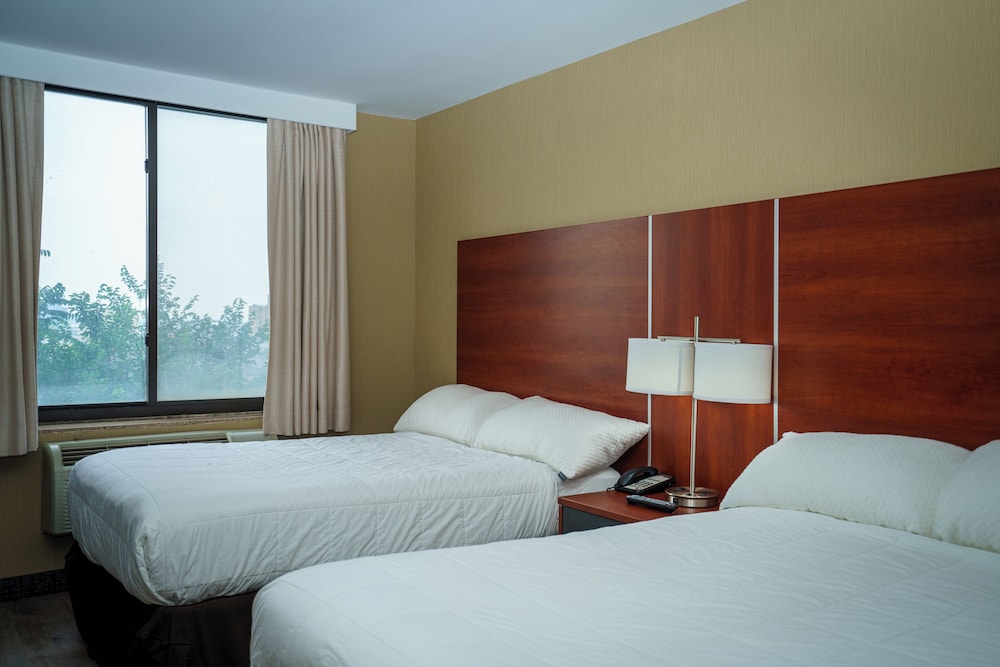 Sky Hotel Flushing/Laguardia Airport 8/20