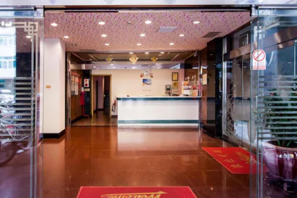 Ruei Gung Business Hotel 6/48